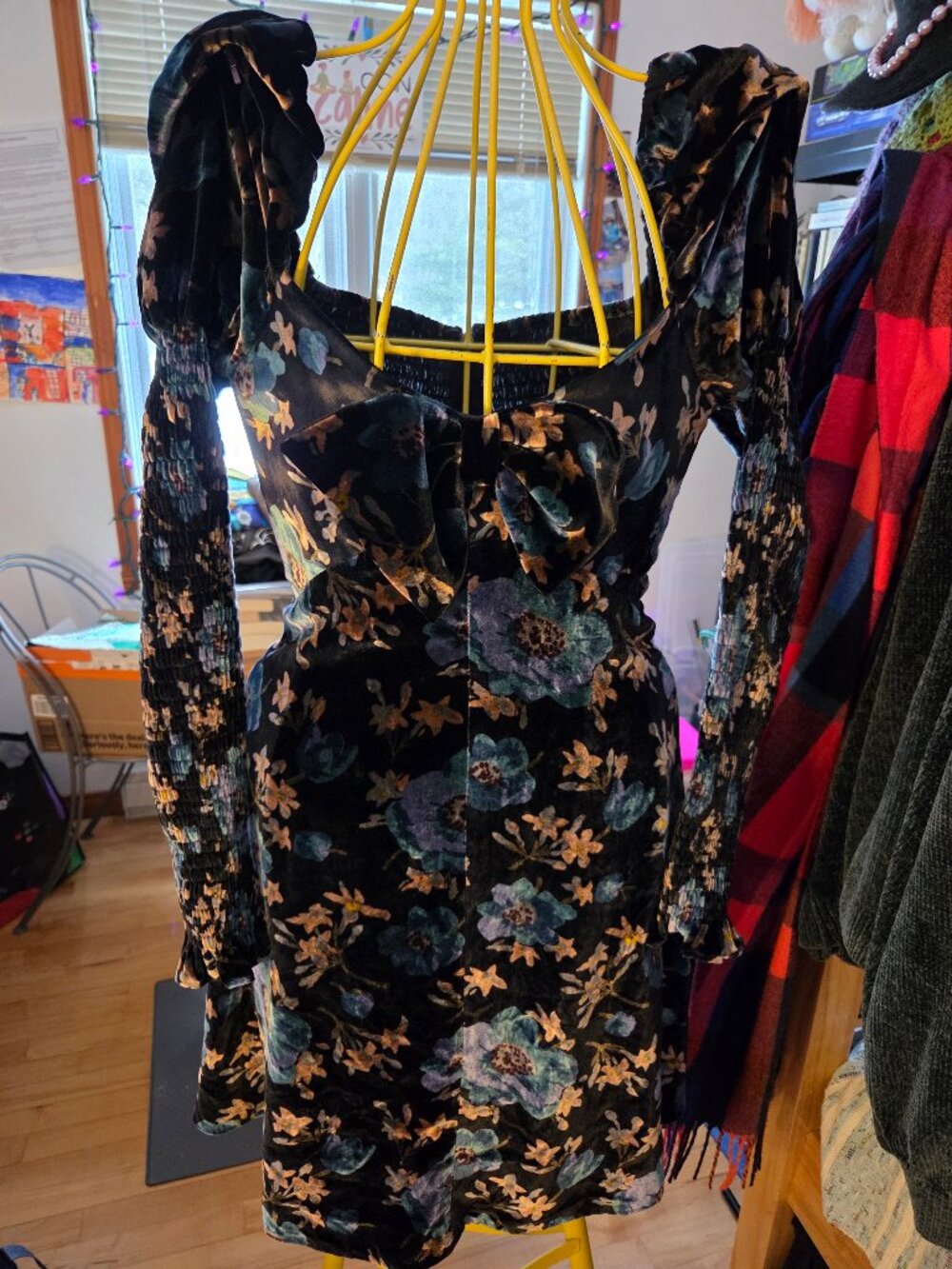 Vtg vintage velvet dress with flowers